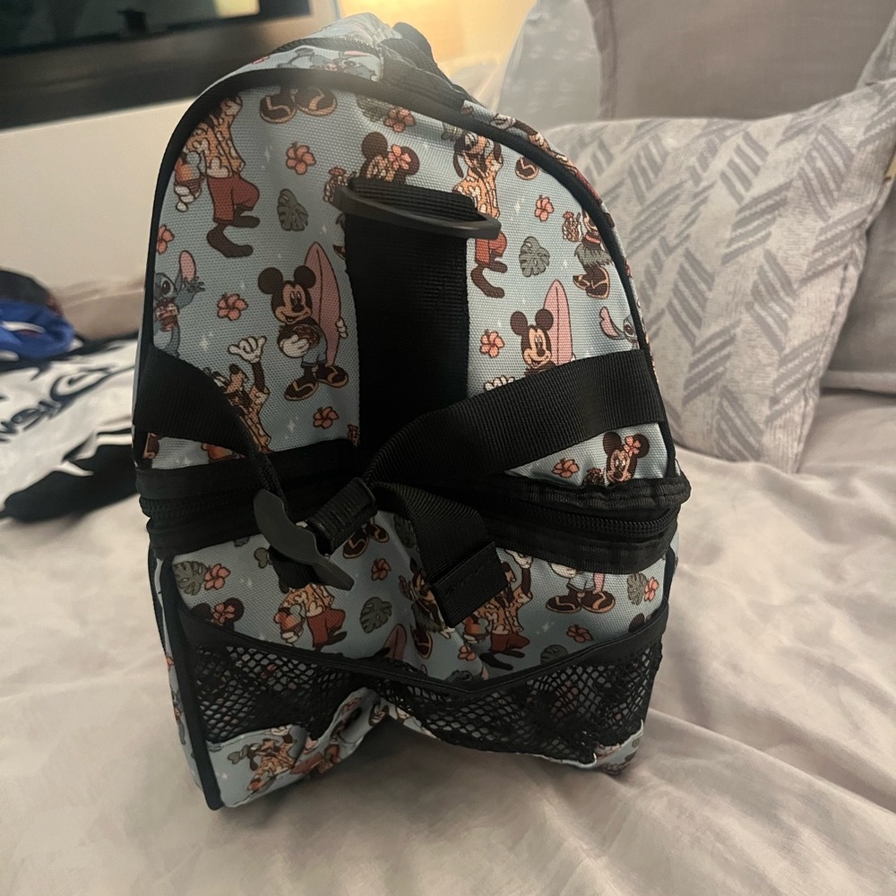 Disney Stitch, Goofy, Minnie & Mickey Mouse in Aloha Hawaii Cooler Bag - Picture 2 of 7
